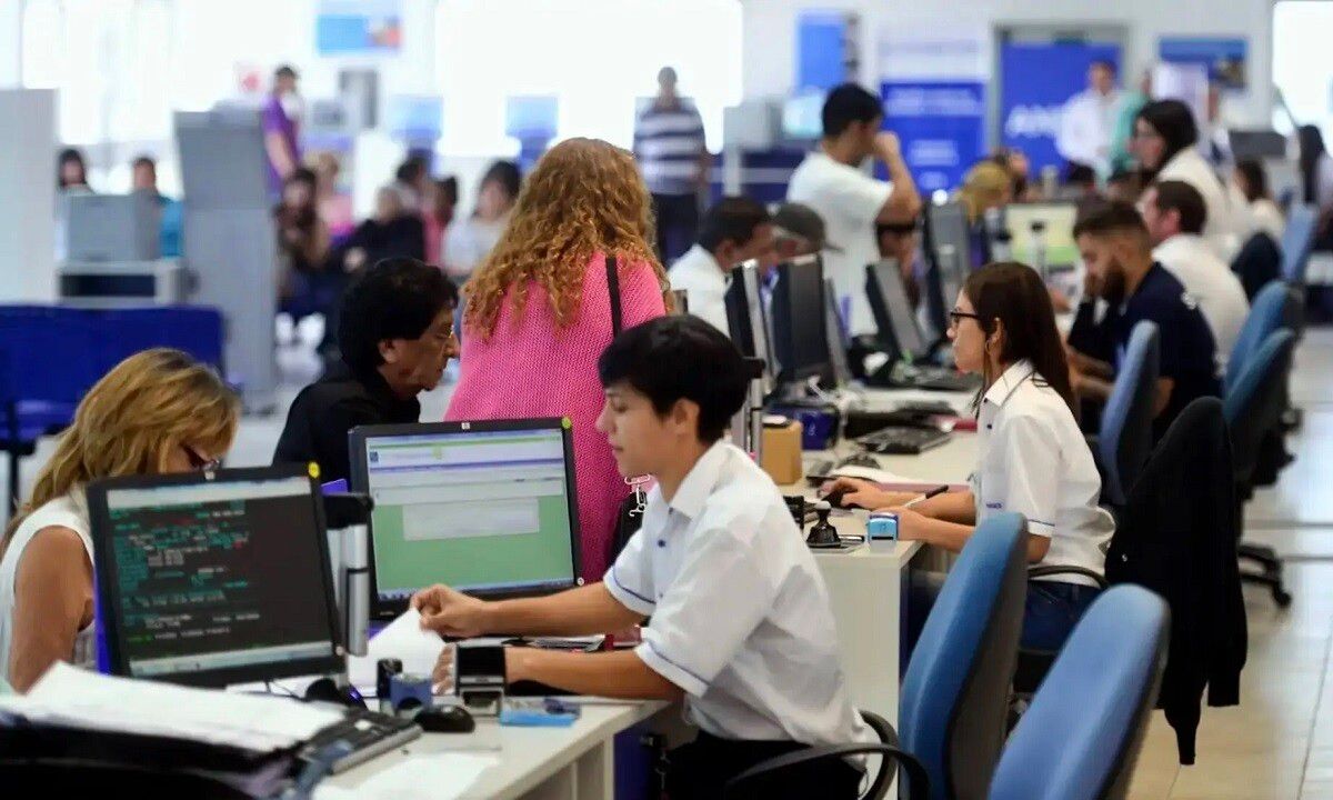 La Libertad Avanza recorta más de 72.000 empleos públicos