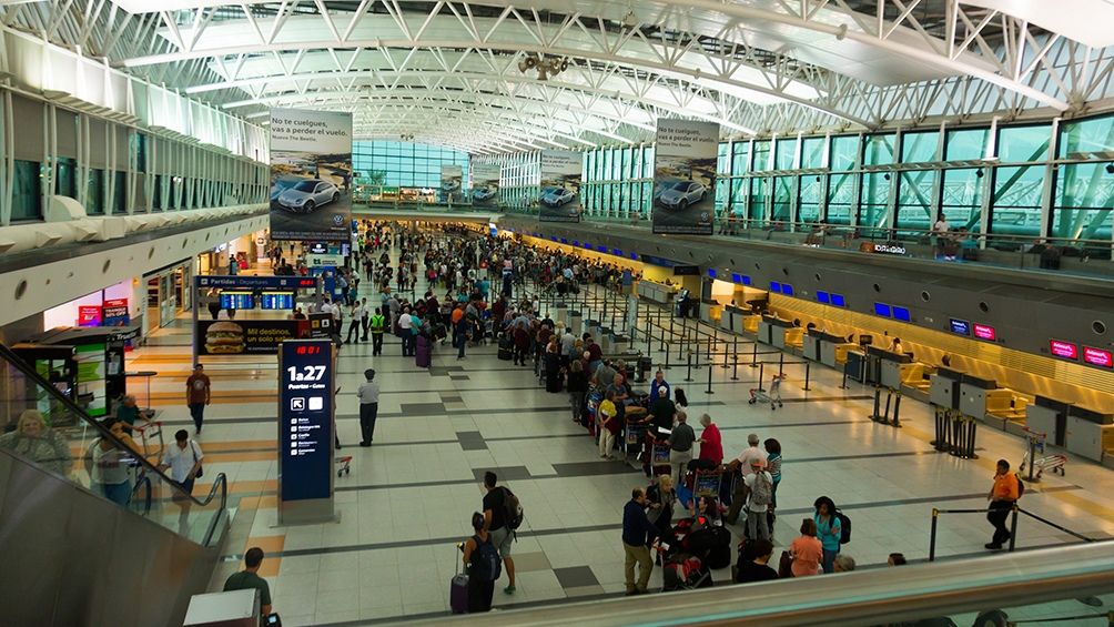Aumento y dolarización de la Tasa de Uso en aeropuertos argentinos
