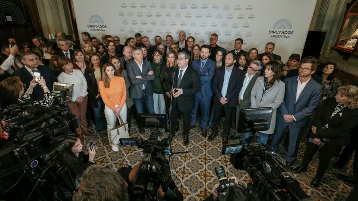 Oposición impulsa sesión para derogar DNU 70/23 en octubre