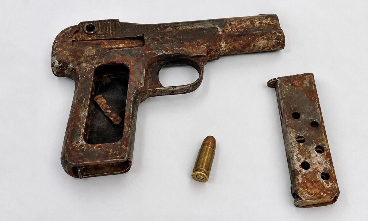 Detienen a alumno de 13 años con arma en escuela técnica