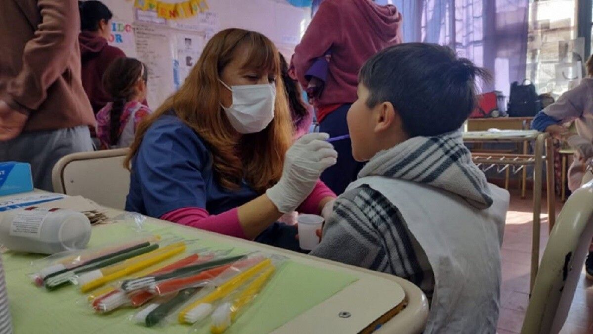 Casi la mitad de los alumnos de primer grado necesita atención médica