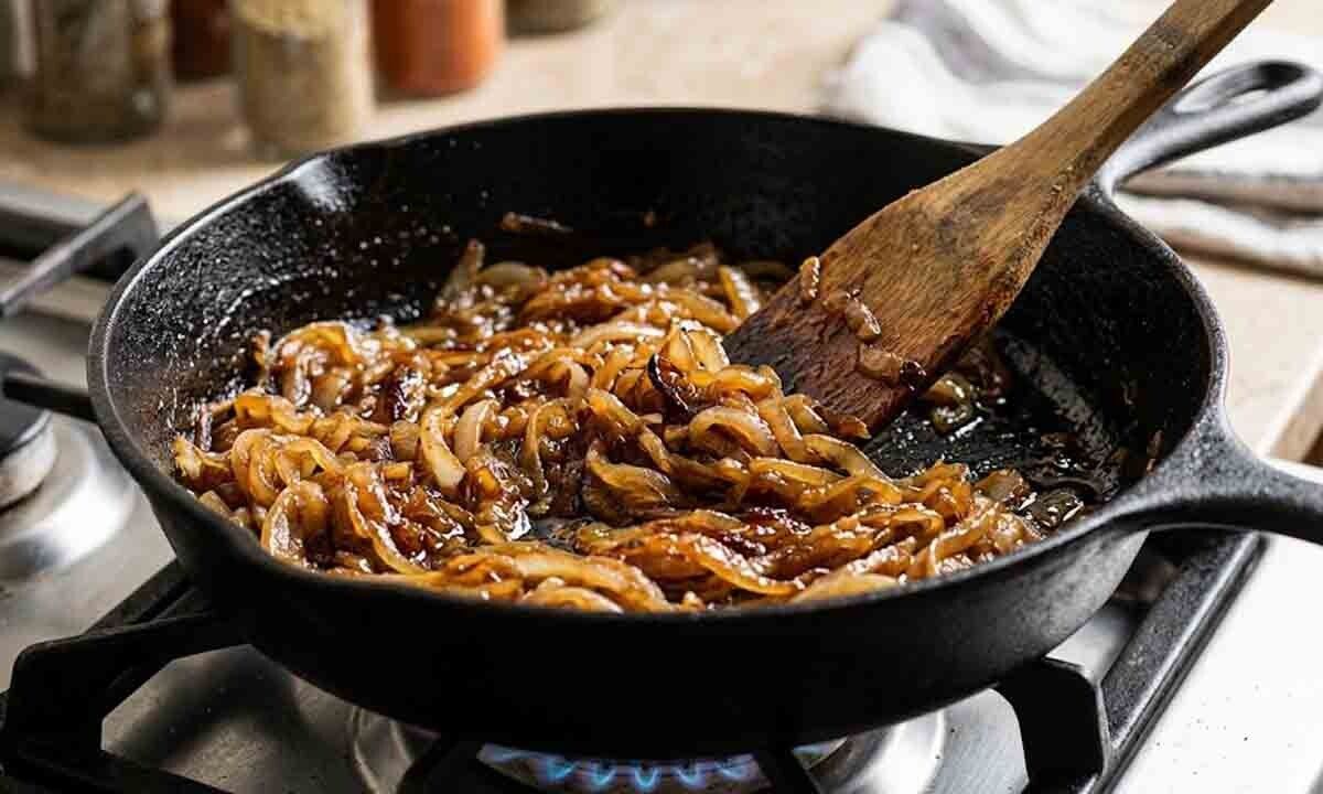 Chef comparte truco para hacer cebolla caramelizada en 10 minutos