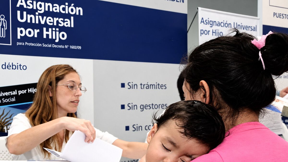El Gobierno modifica control de requisitos para AUH