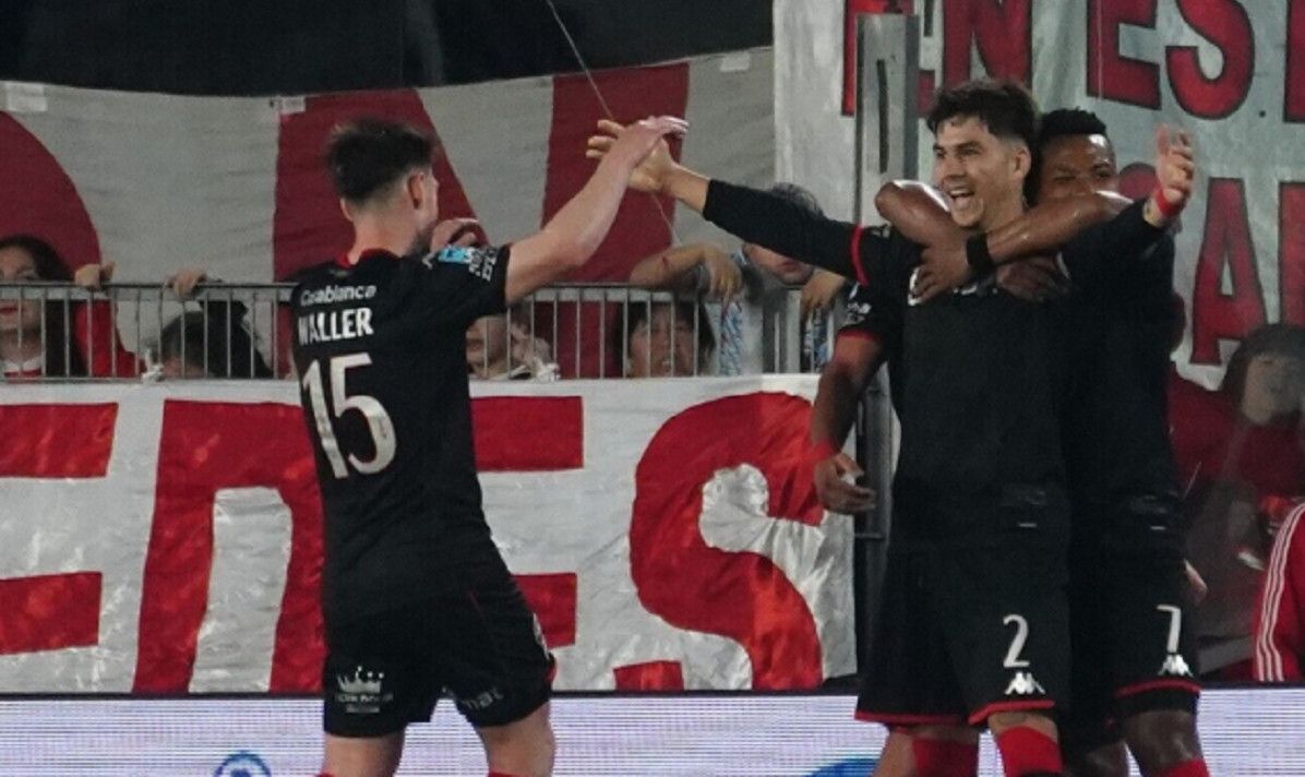 Huracán sorprende y vence 2-1 a River en el Monumental