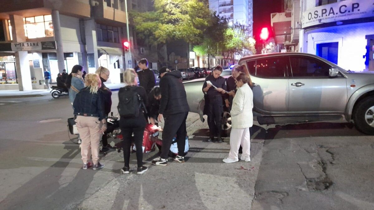 Motociclista hospitalizado tras choque con camioneta en Bahía Blanca