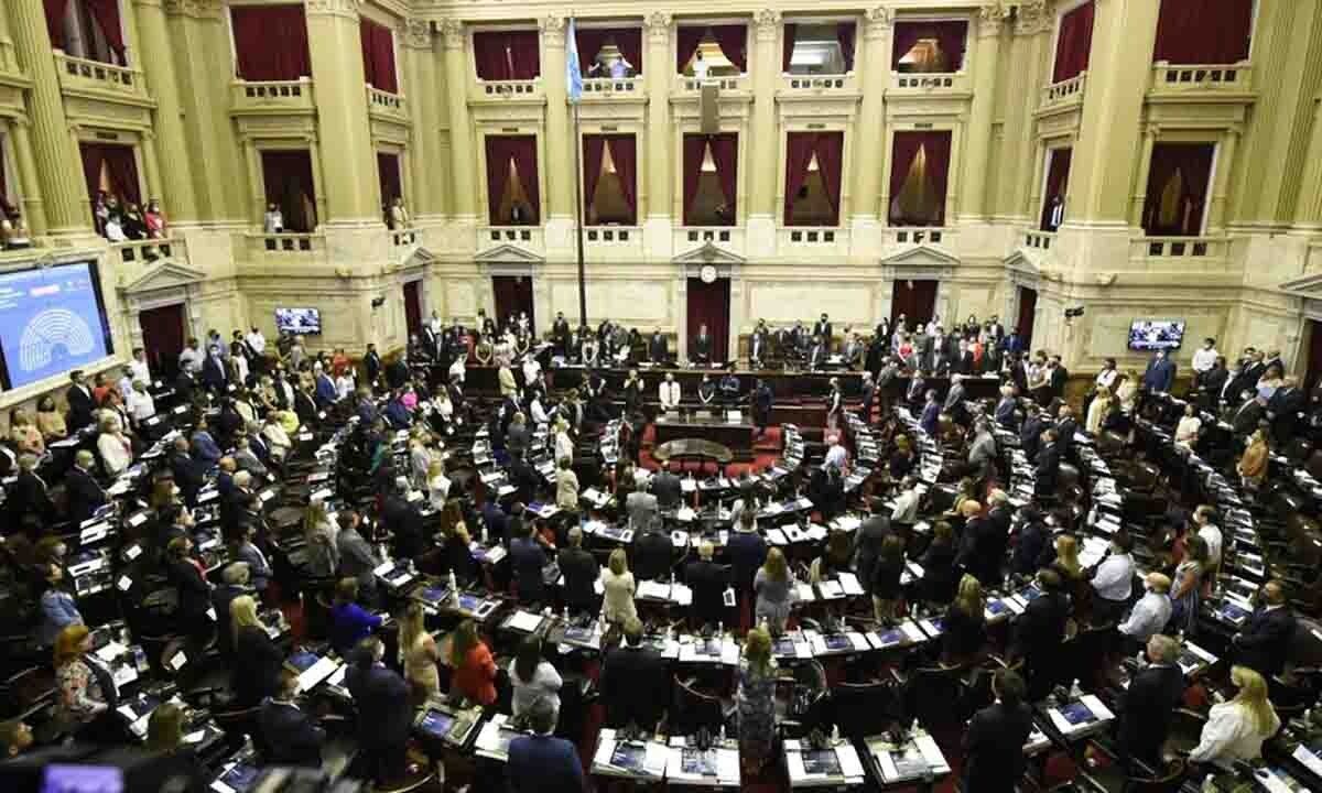 Oposición avanza con derogación del DNU 70 en Diputados