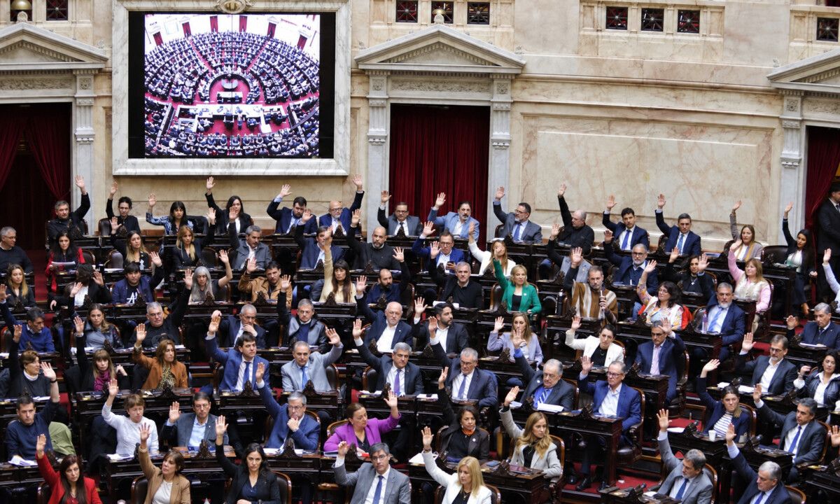 Oposición convoca sesión especial para tratar endeudamiento y DNU