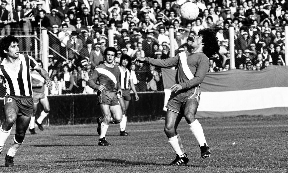 Se cumplen 50 años del debut de Maradona en Primera División