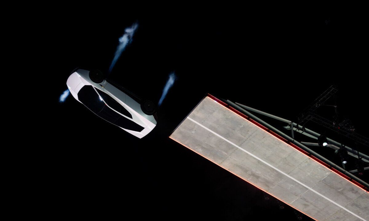 Tesla presenta el nuevo Roadster con capacidades aéreas innovadoras