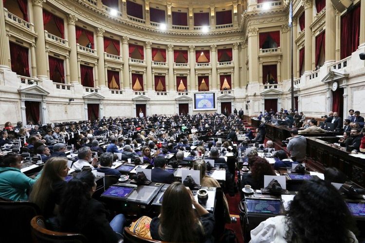 La oposición no logra quorum para derogar DNU 70/23 en Diputados