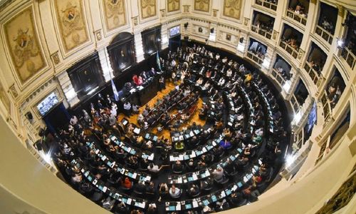El oficialismo retrocede y restablece límites a compra de tierras